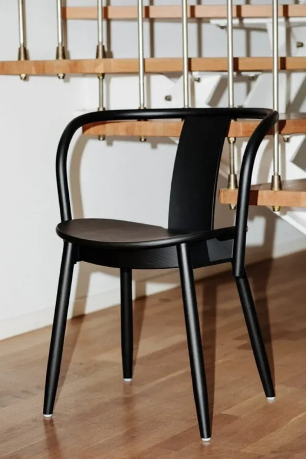 Vitra Sitzgelegenheiten-Massproductions Icha Stuhl, Buche schwarz gebeizt