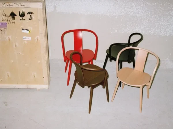 Vitra Sitzgelegenheiten-Massproductions Icha Stuhl, Buche schwarz gebeizt