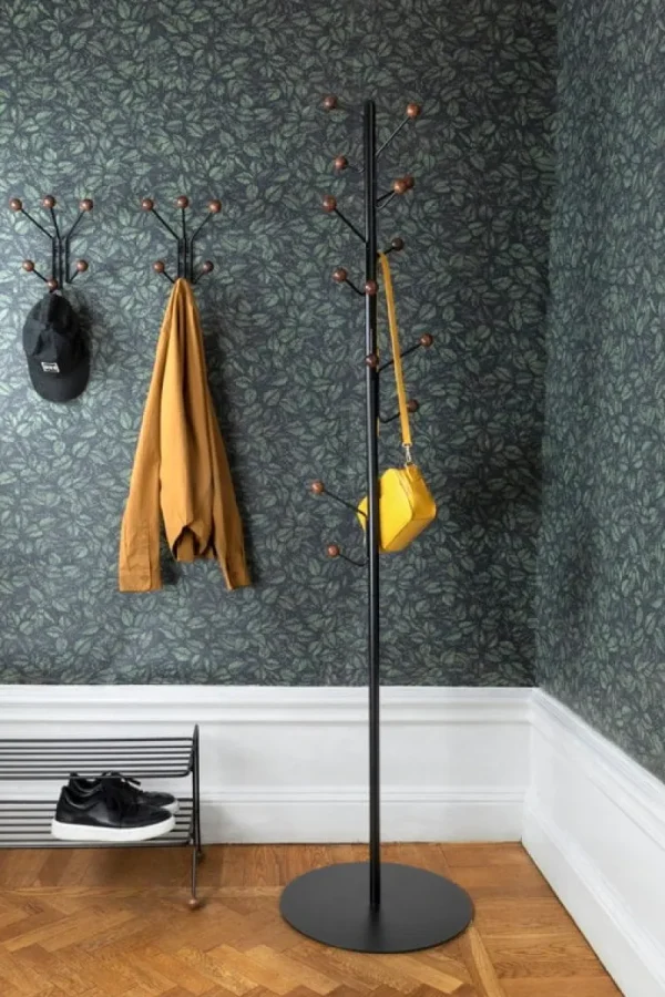 Maze Garderoben Und Kleiderbügel^Bill Garderobe, XS, Schwarz – Esche, Nussbaum gebeizt