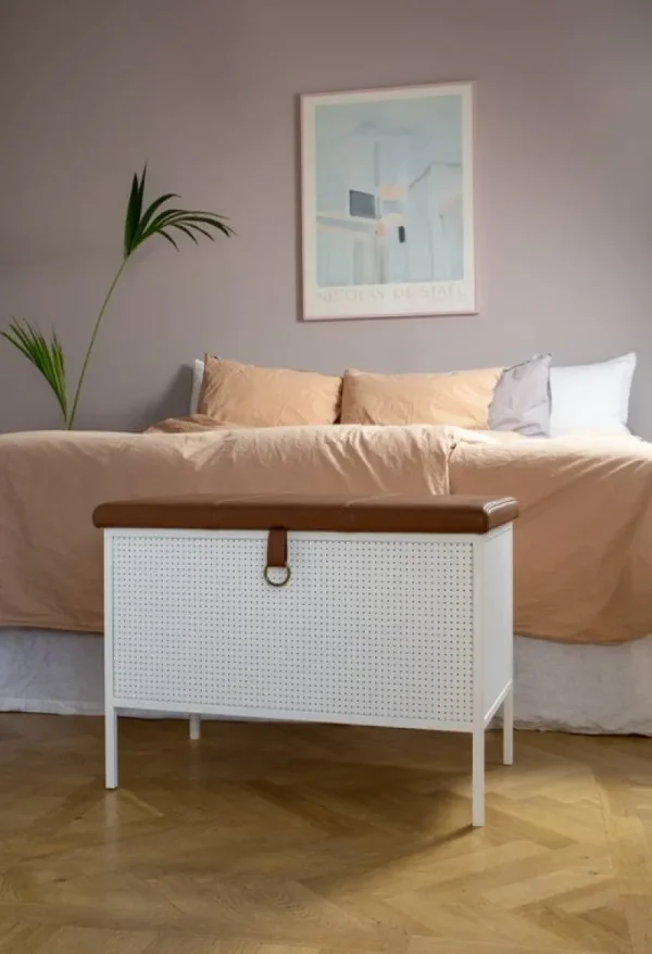 Design House Stockholm Aufbewahrungsmöbel | Sitzgelegenheiten-Maze Frank Aufbewahrungsbank, Weiß – Cognacfarben