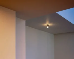 Louis Poulsen Wandleuchten | Deckenleuchten-Michael Anastassiades Cone Light Wandleuchte/Deckenleuchte, poliertes Messing