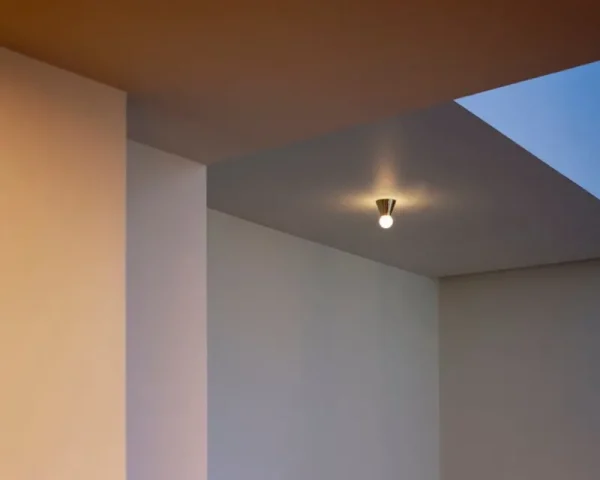 Louis Poulsen Wandleuchten | Deckenleuchten-Michael Anastassiades Cone Light Wandleuchte/Deckenleuchte, poliertes Messing