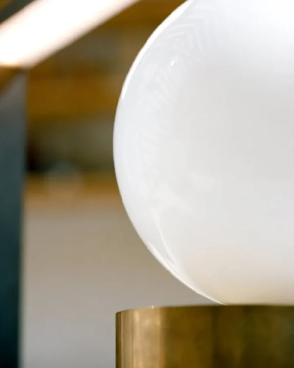 Iittala Tischlampen-Michael Anastassiades Tip of the Tongue Tischleuchte, poliertes Messing