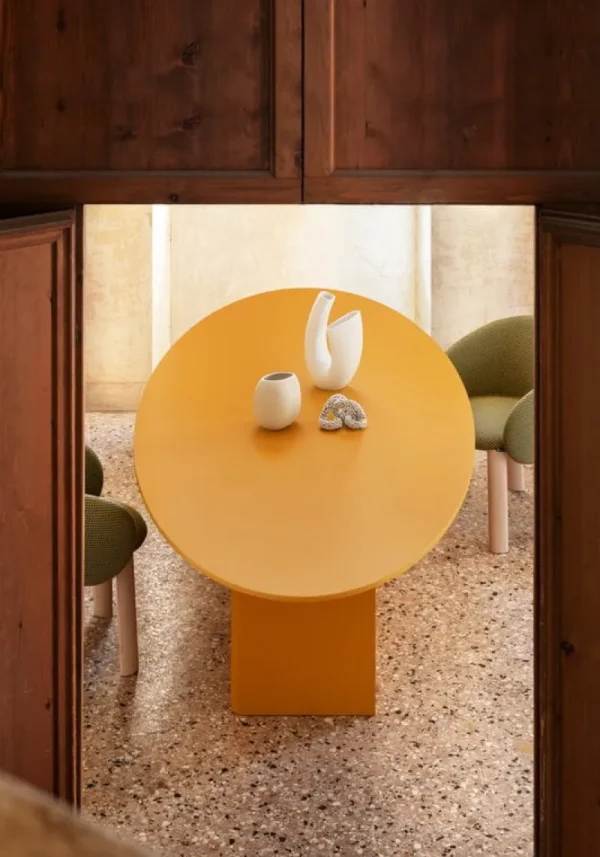 Artek Tische-Miniforms Nami Tisch, oval, 220 x 130 cm, zucca-gelb