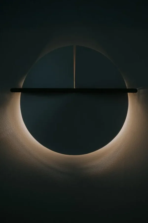 Nuura Wandleuchten-Motarasu Dawn Wandleuchte, weiß - geöltes Eichenfurnier