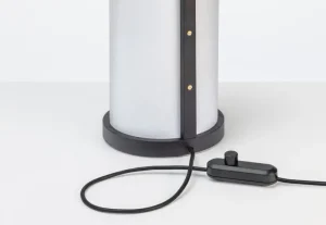 ferm LIVING Tischlampen-Motarasu Enso Tischleuchte, weiß - schwarz gebeizte Eiche