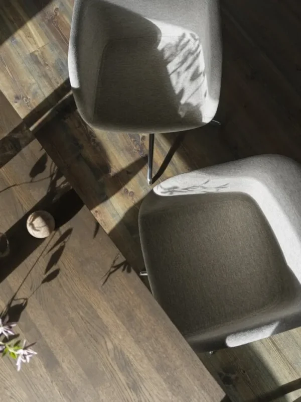 Vaarnii Tische-Muuto 70/70 Tisch, 225 x 90 cm, Eiche massiv geräuchert – Sandbeige