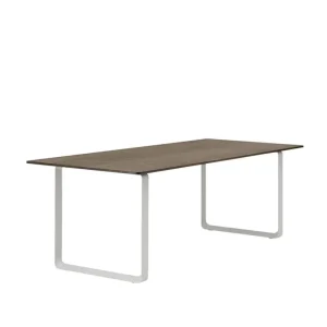 Hartu00f4 Tische-Muuto 70/70 Tisch, 225 x 90 cm, Eiche massiv geräuchert – Grau