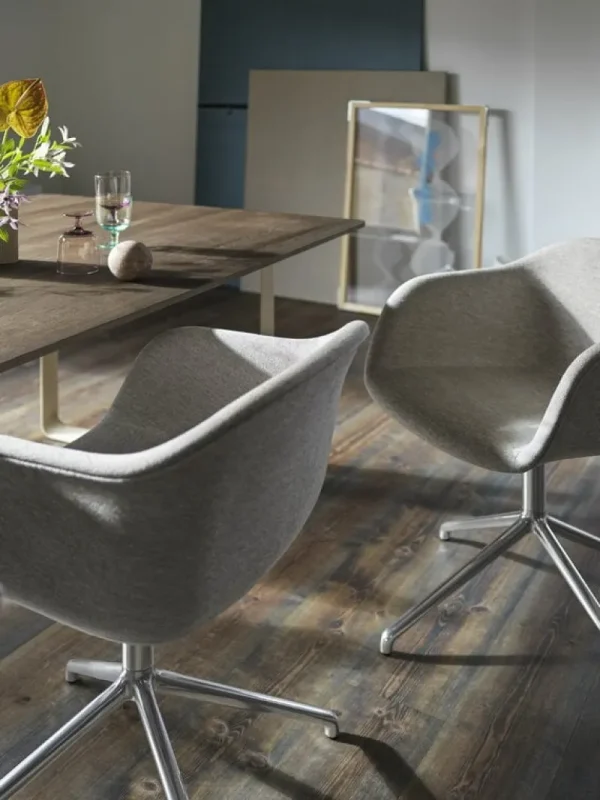 Vaarnii Tische-Muuto 70/70 Tisch, 225 x 90 cm, Eiche massiv geräuchert – Sandbeige