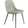 Artek Sitzgelegenheiten-Muuto Fiber Stuhl, Holzgestell, dusty green