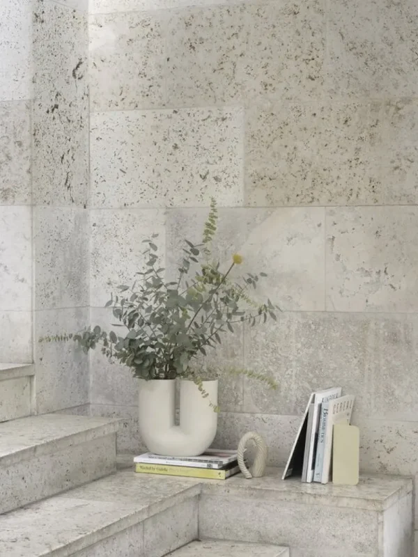 Muuto Vasen-Kink Vase, H 39 cm, sand