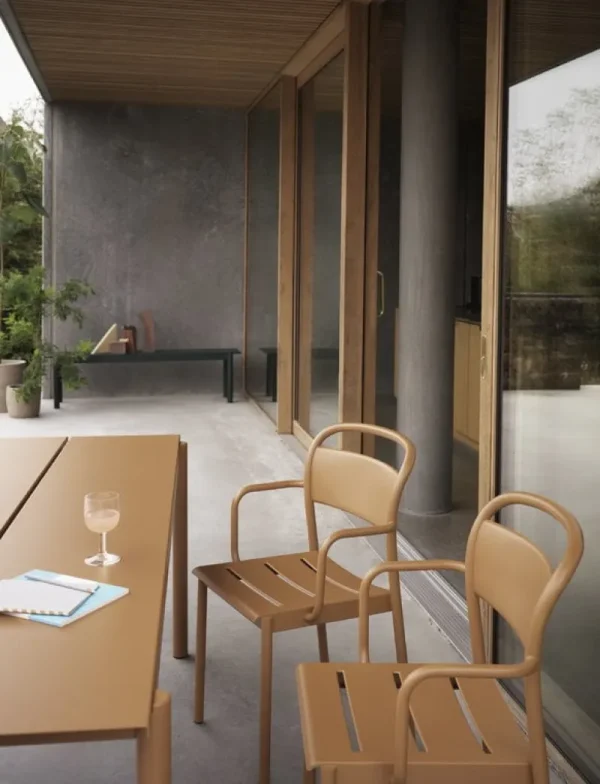 Muuto Terrassenmöbel^Linear Steel Tisch, 200 x 75 cm, dunkelorange