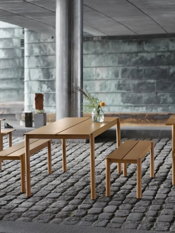 Muuto Terrassenmöbel^Linear Steel Tisch, 140 x 75 cm, dunkelorange