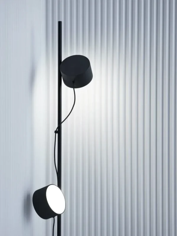 Flos Stehleuchten-Muuto Post Stehleuchte, schwarz