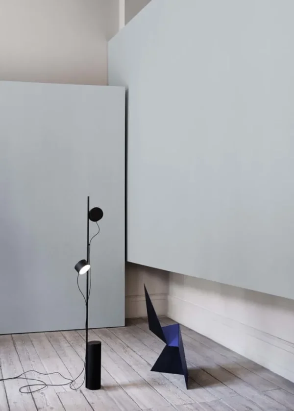 Flos Stehleuchten-Muuto Post Stehleuchte, schwarz