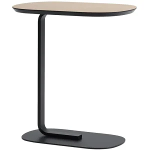 Fritz Hansen Tische-Muuto Relate Beistelltisch, Eiche - schwarz