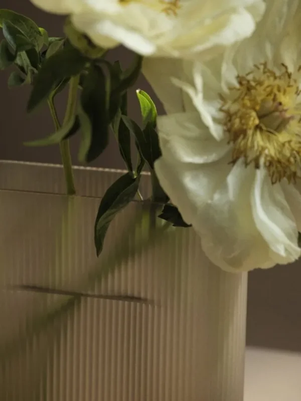 Ku00e4hler Vasen-Muuto Ridge Vase, 48,5 cm, taupe gefrostetes Glas