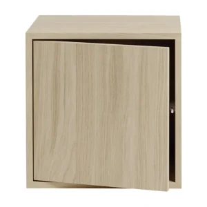 String Furniture Regale-Muuto Stacked Regalmodul mit Tür, mittel, Eiche