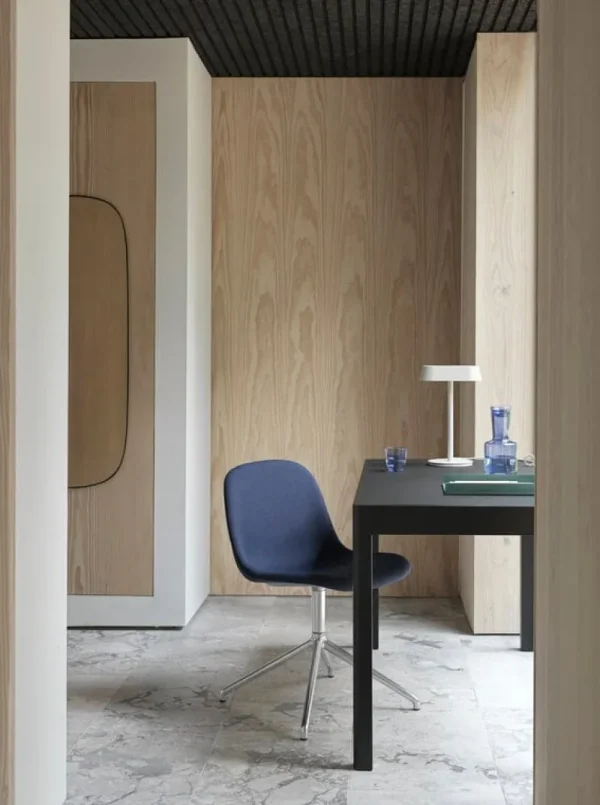 Muuto Schreibtische Und Raumtrenner | Tische^Workshop Tisch, 130 x 65 cm, Schwarz - schwarzes Linoleum