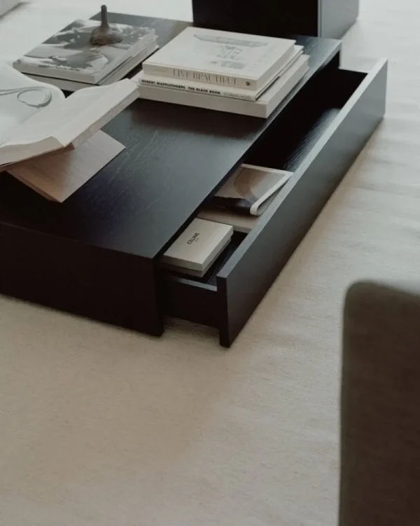 New Works Tische-Beistelltisch Mass Wide mit Schublade, schwarz gebeizte Eiche