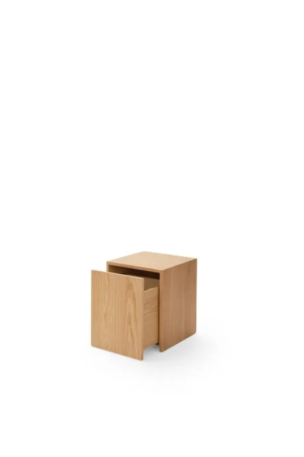 New Works Tische-Beistelltisch Mass mit Schublade, Eiche