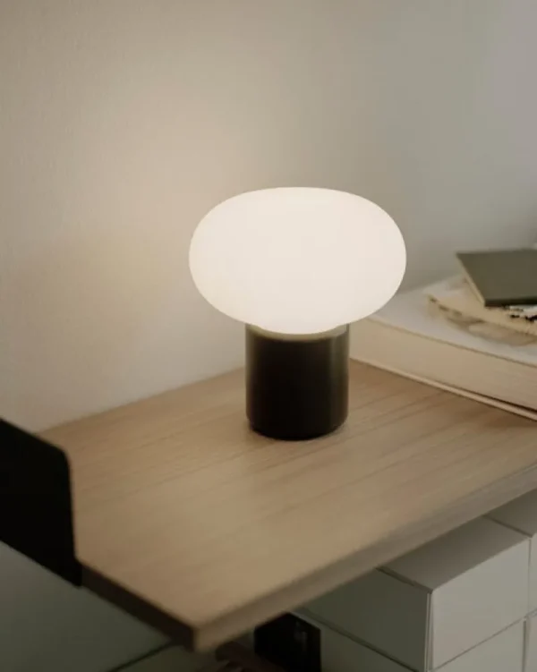New Works Außenbeleuchtung | Außenleuchten^Karl-Johan Tischleuchte, tragbar, Kaltschwarz