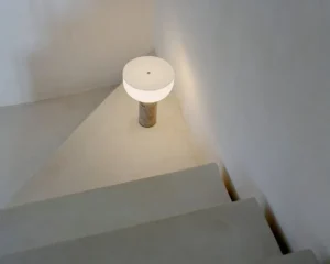Flos Tragbare Lampen-New Works Kizu Tischleuchte, Gris du Marais Marmor