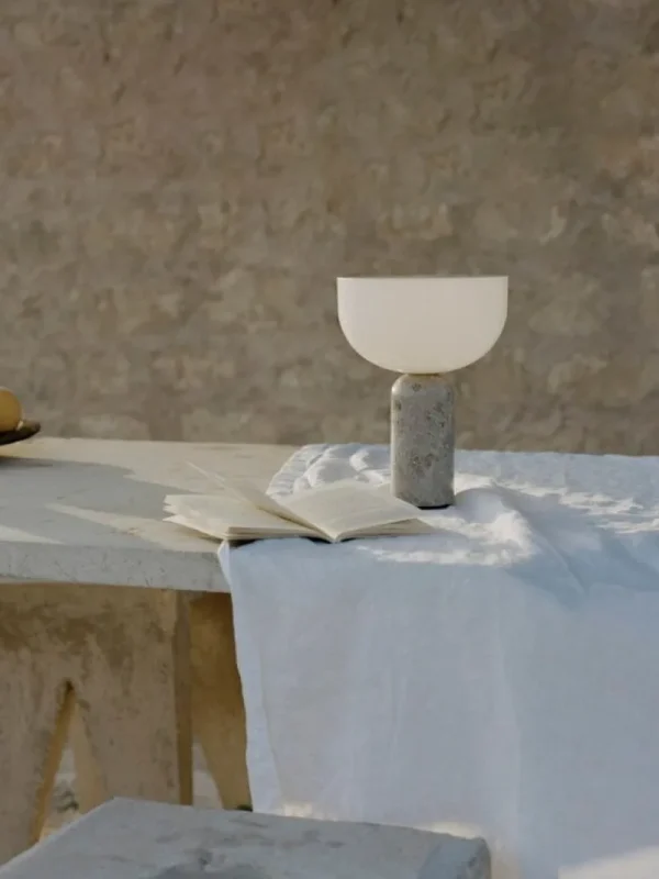 Flos Tragbare Lampen-New Works Kizu Tischleuchte, Gris du Marais Marmor
