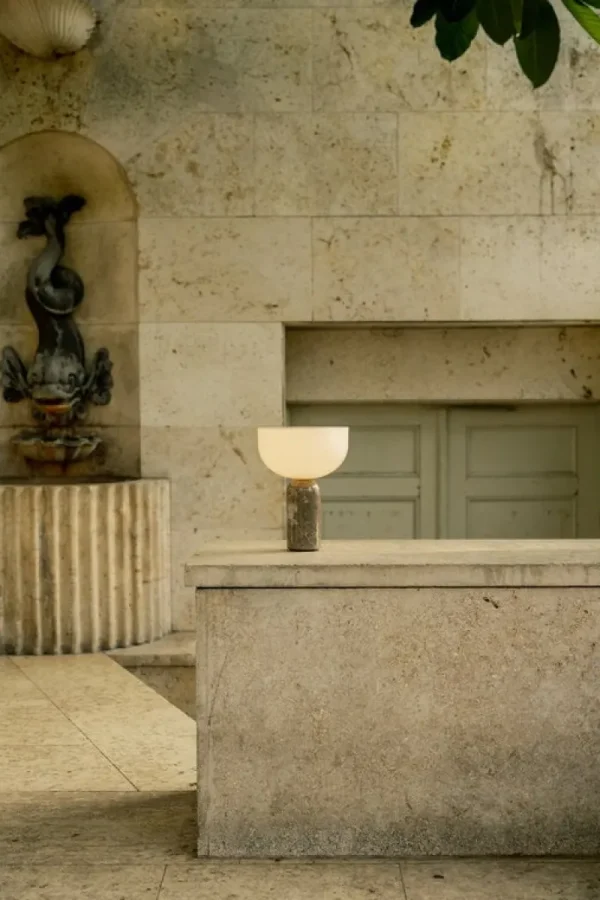Flos Tragbare Lampen-New Works Kizu Tischleuchte, Gris du Marais Marmor