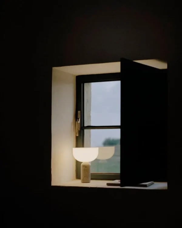 Flos Tragbare Lampen-New Works Kizu Tischleuchte, Gris du Marais Marmor