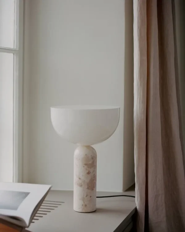 GUBI Tischlampen-New Works Kizu Tischleuchte, groß, Kunis Breccia Marmor