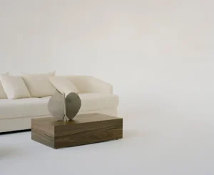 Audo Copenhagen Tische-New Works Mass Couchtisch, hoch, Nussbaum