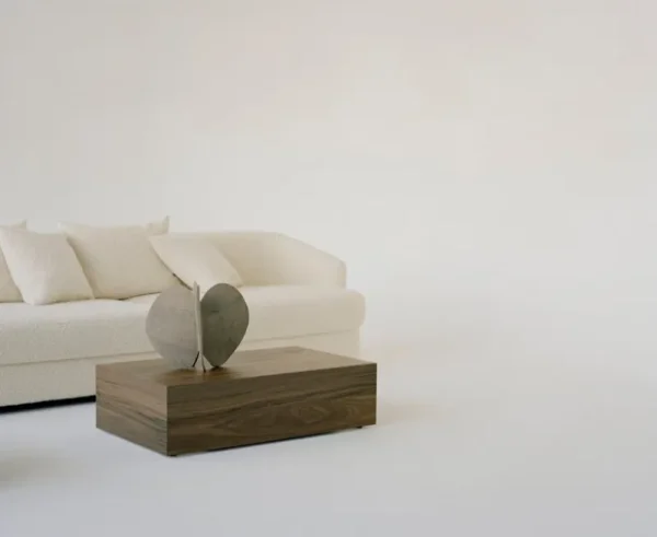Audo Copenhagen Tische-New Works Mass Couchtisch, hoch, Nussbaum
