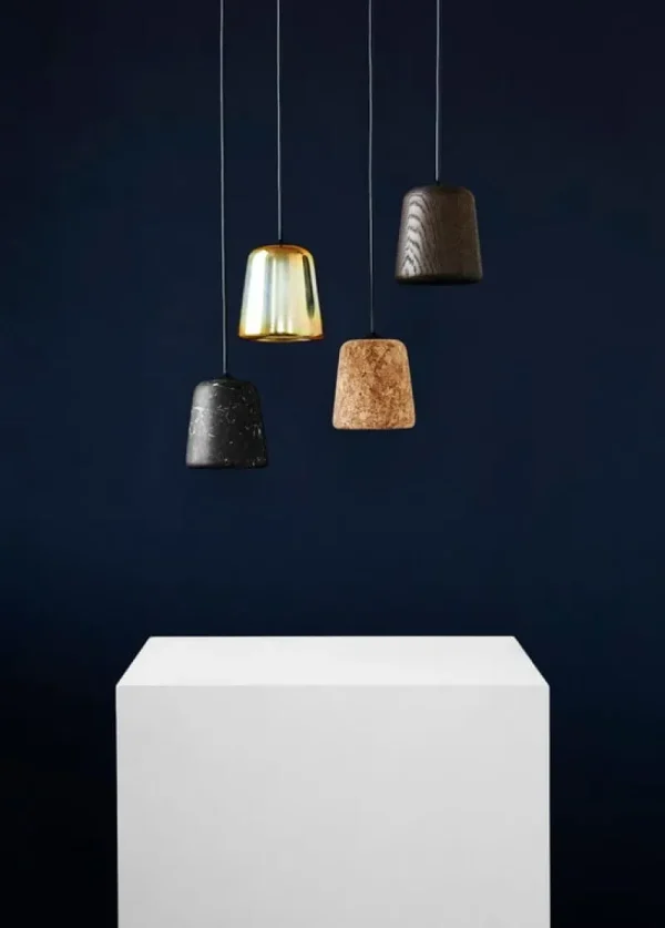 Nuura Deckenleuchten-New Works Material Pendelleuchte, schwarzer Marmor