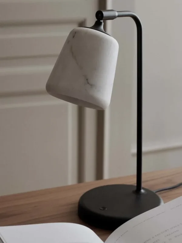 Flos Tischlampen-New Works Material Tischleuchte, The Black Sheep Edition, weißer Marmor