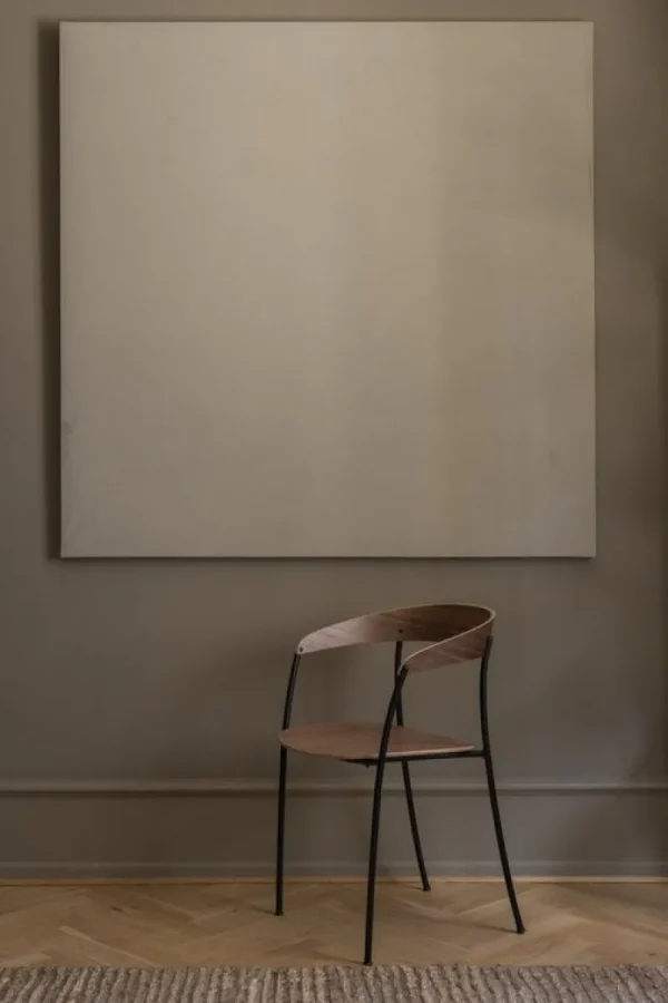 Woud Sitzgelegenheiten-New Works Missing Sessel, Nussbaum lackiert – Schwarz