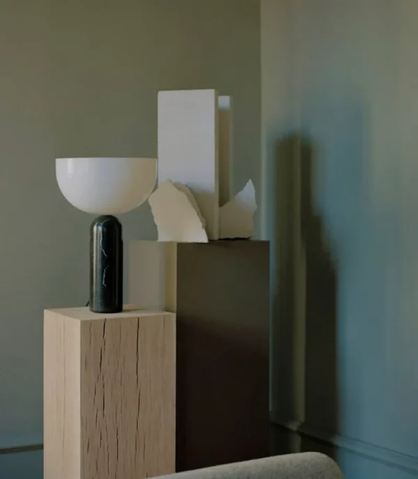 New Works Tischlampen-Tischleuchte Kizu groß, schwarzer Marmor