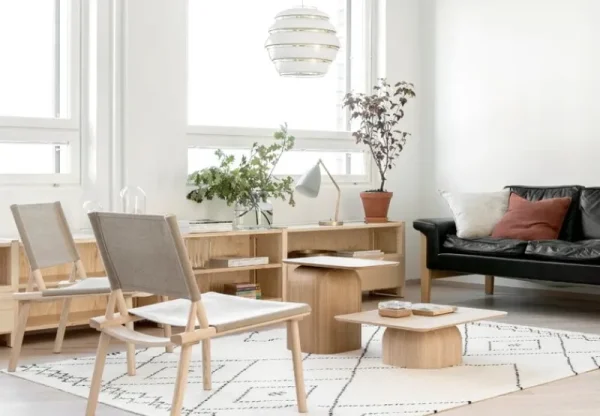 Fritz Hansen Sitzgelegenheiten-Nikari December Stuhl, Esche/Leinen-Stramin