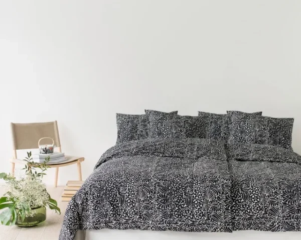 Fritz Hansen Sitzgelegenheiten-Nikari December Stuhl, Esche/Leinen-Stramin