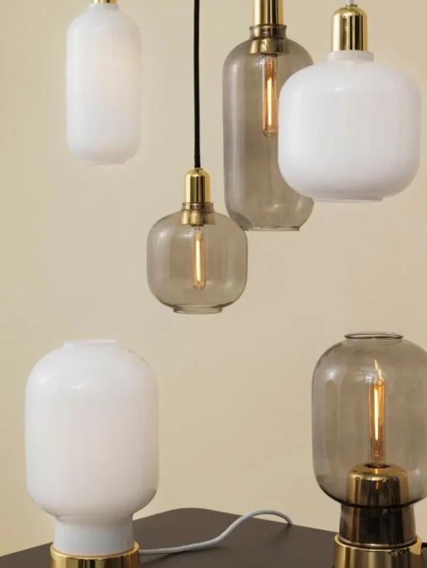 Normann Copenhagen Tischlampen-Amp Tischleuchte, Weiß - Messing