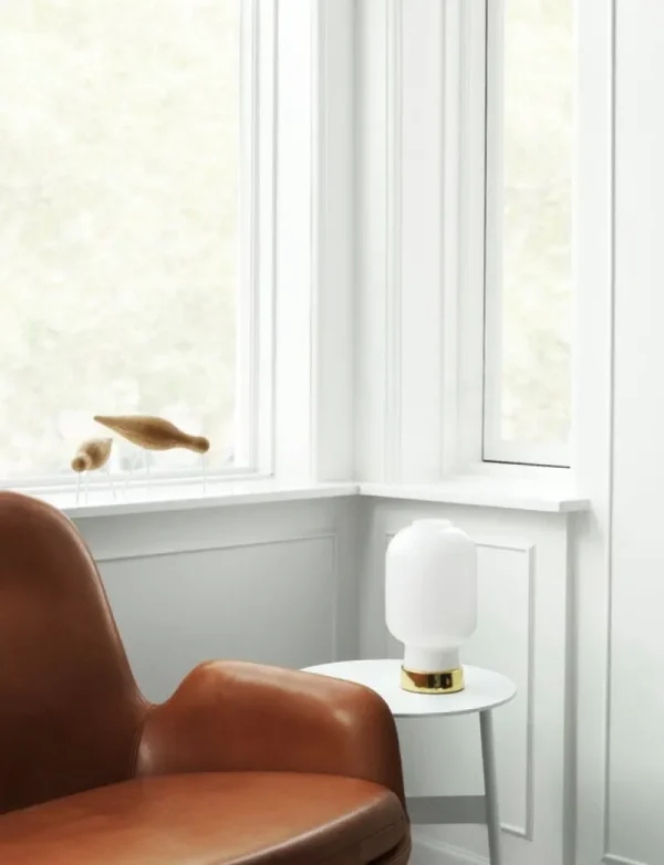 Normann Copenhagen Tischlampen-Amp Tischleuchte, Weiß - Messing
