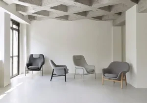 Normann Copenhagen Sitzgelegenheiten-Drape Loungesessel, Kopfst., Leder schw.- Hallingdal 166- Schw.
