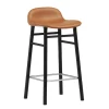 Normann Copenhagen Sitzgelegenheiten-Form Barhocker, 65 cm, Eiche schwarz - brandyfarbenes Ultra-Lede