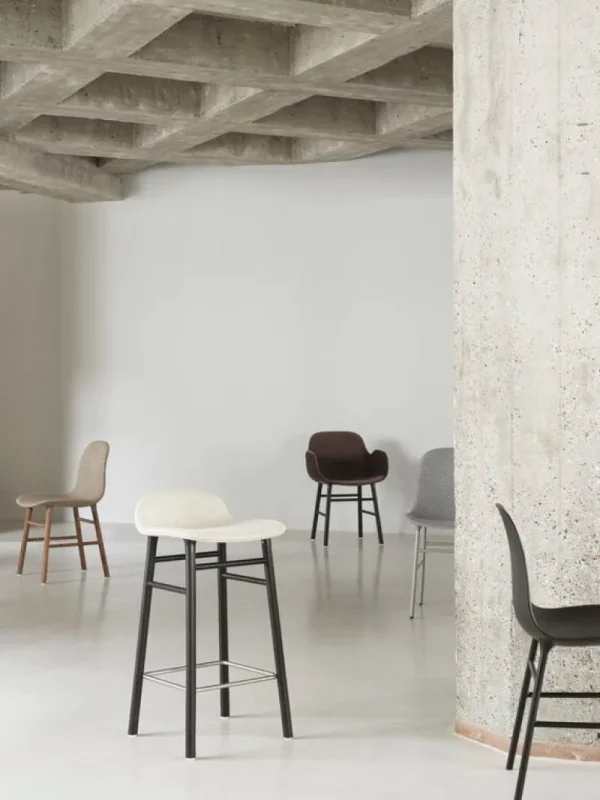 Carl Hansen & Su00f8n Sitzgelegenheiten-Normann Copenhagen Form Barhocker, 65 cm, Eiche schwarz - Synergy 16