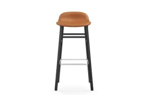 Normann Copenhagen Sitzgelegenheiten-Form Barhocker, 75 cm, Eiche schwarz - brandyfarbenes Ultra-Lede