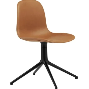 Normann Copenhagen Bürostühle | Sitzgelegenheiten^Form Swivel 4L Stuhl, Schwarz - brandyfarbenes Ultra-Leder