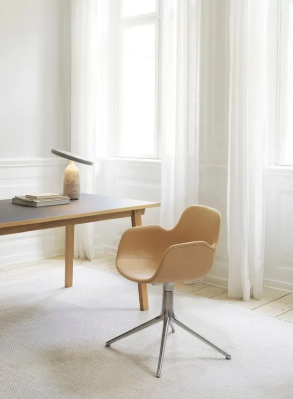 Normann Copenhagen Bürostühle | Sitzgelegenheiten^Form Swivel 4L Armlehnstuhl, Aluminium - schwarzes Ultra-Leder