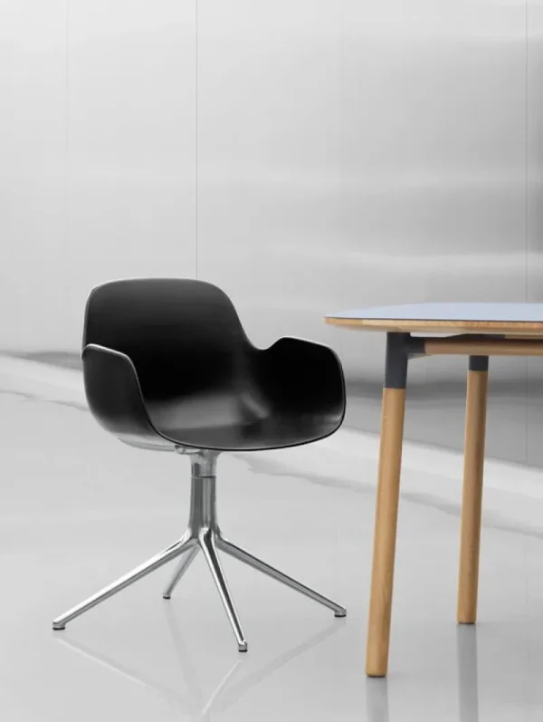 Normann Copenhagen Bürostühle | Sitzgelegenheiten^Form Swivel 4L Armlehnstuhl, Aluminium - brandyfarbenes Ultra-Le