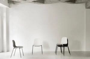 Tapio Anttila Collection Sitzgelegenheiten-Normann Copenhagen Form Stuhl, stapelbar, Stahl schwarz - Weiß