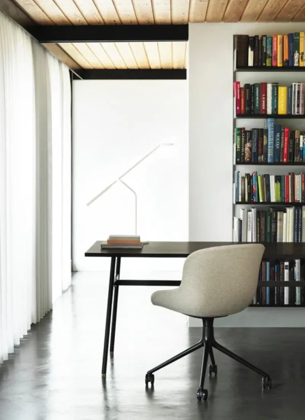 FDB Mu00f8bler Sitzgelegenheiten-Normann Copenhagen Hyg Stuhl mit 4 Rollen, drehbar, Aluminium – Synergy 16